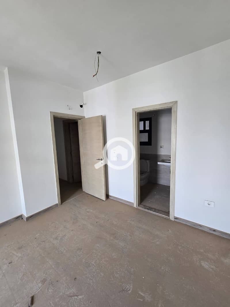 2 21c542b7-b019-4173-8a43-93f7b425ed09. jpeg