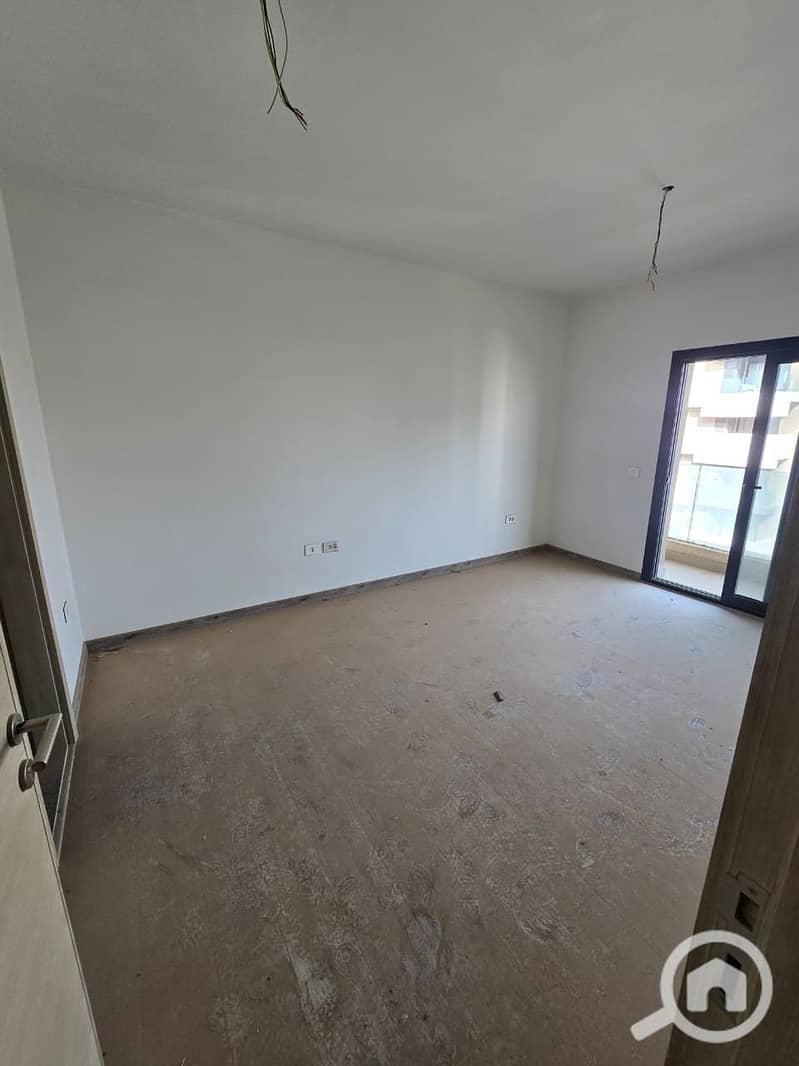 10 b9e8d423-896b-4072-a847-6d91513f8e07. jpeg