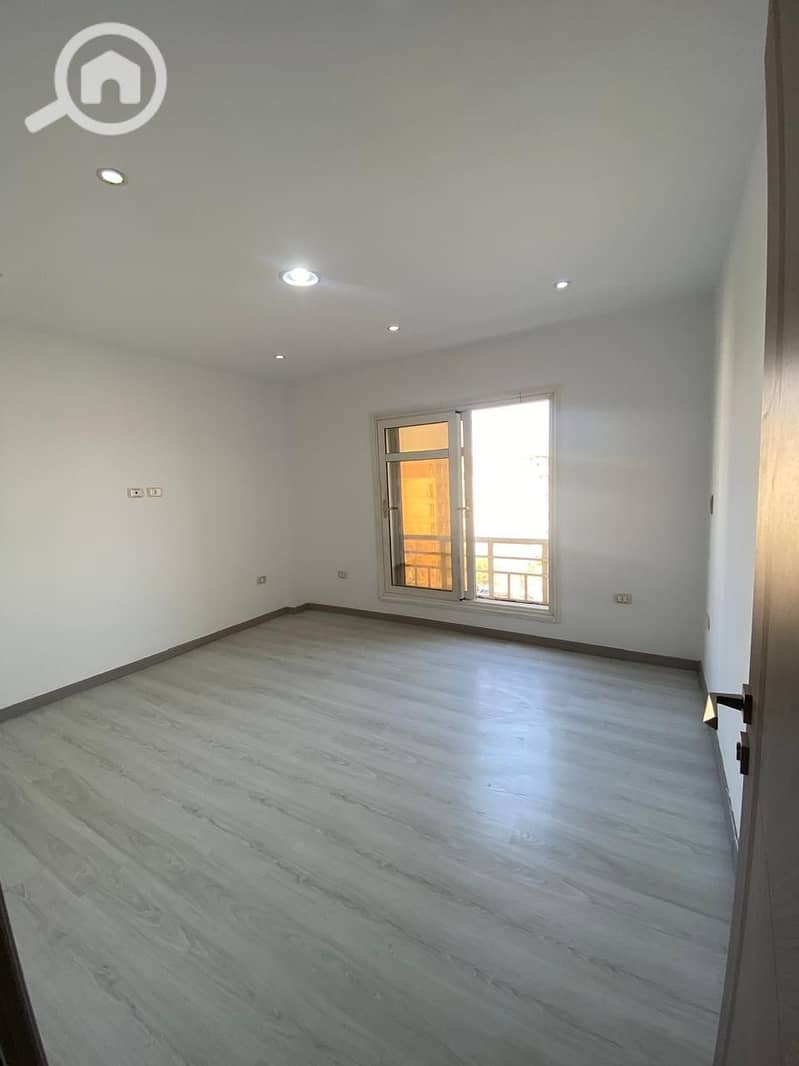 4 8c3534e9-435e-406a-9515-eea76cc786e7. jpg