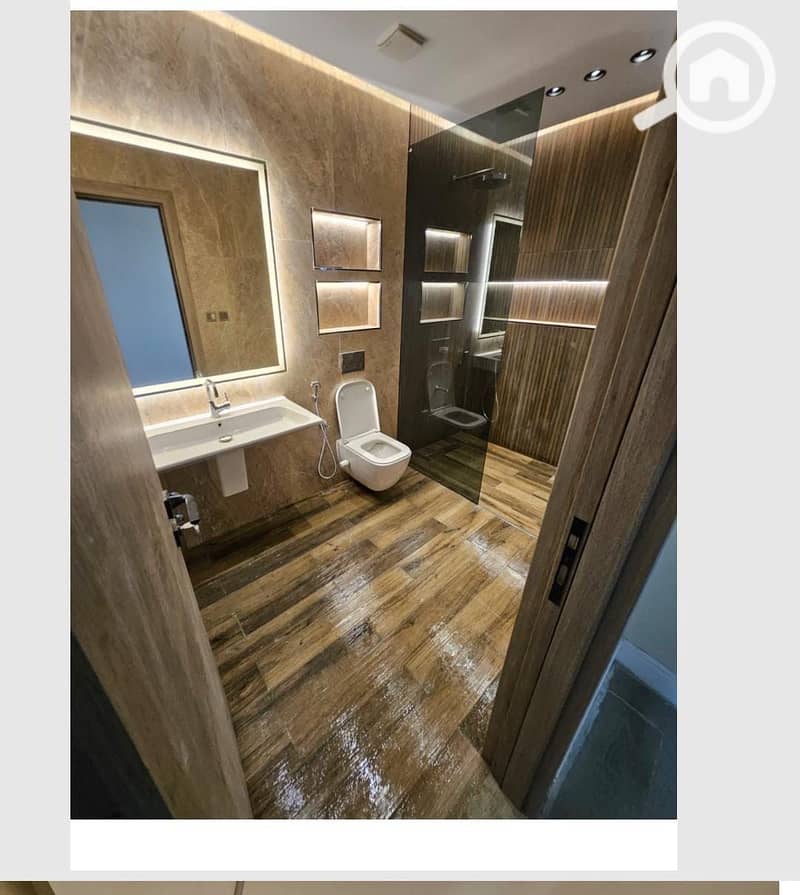 8 b4c7c460-b5b1-443e-81ec-41700ecf4dea. jpeg