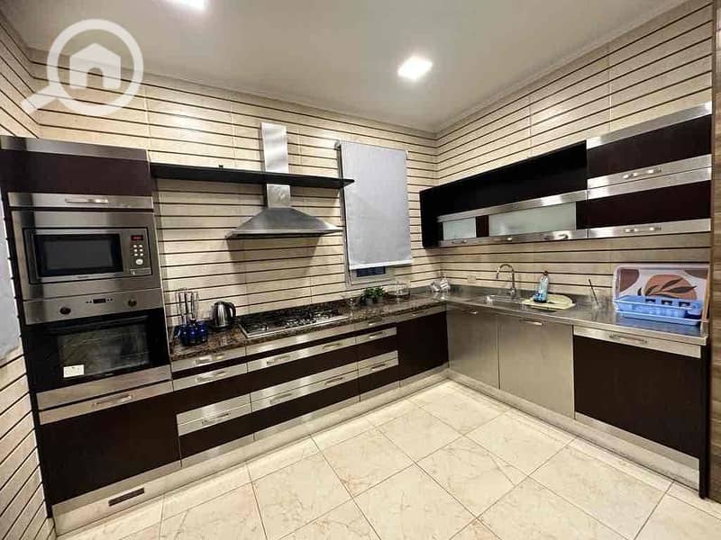 10 eff88089-5fb9-49ce-bd72-47a9bc6a6f86. jpg