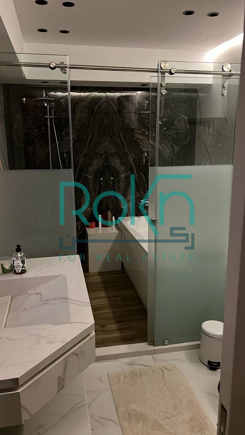 4 80d3bc42-d8c6-4243-9db4-bfa60960a734. jpg