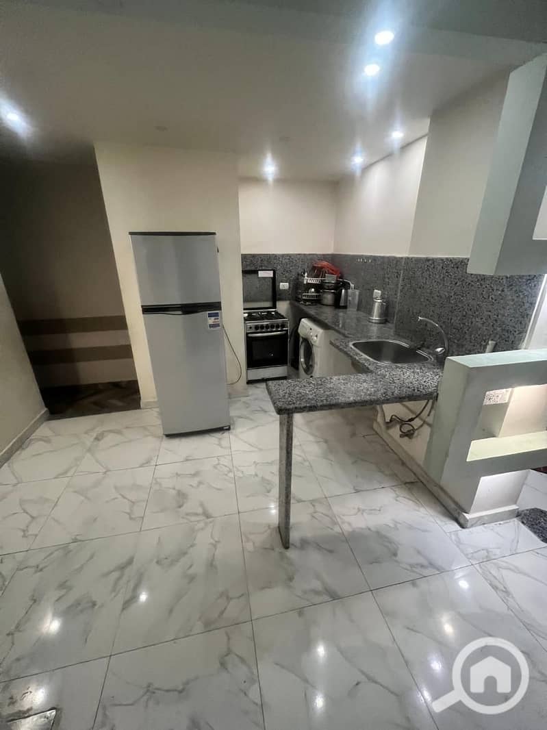 15 c71a3657-7346-4384-8995-69e2e5d261e6. jpg