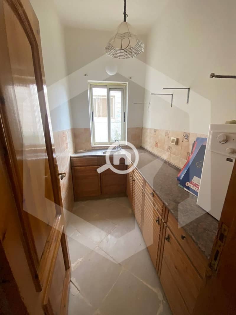 10 Zayed 2000 10. jpg