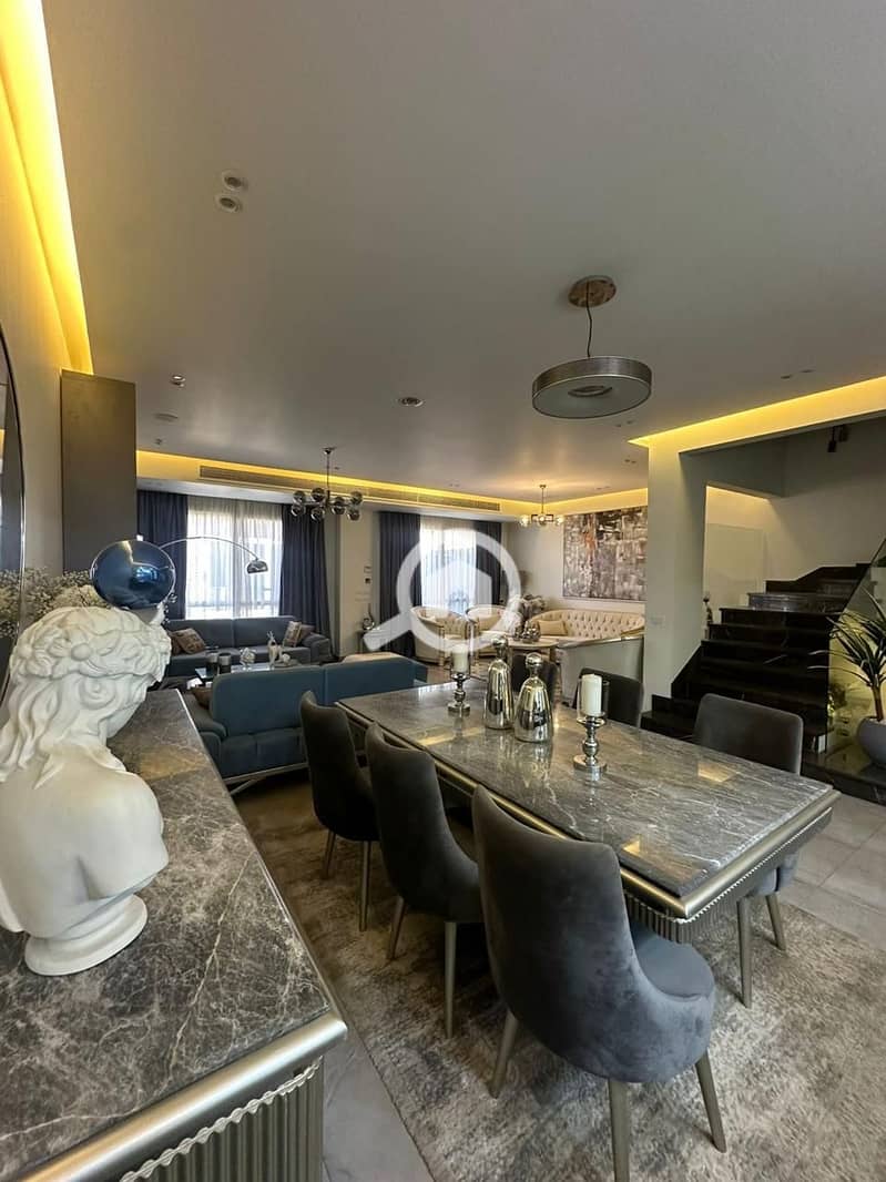 10 e7b19ba7-94a2-4022-af58-391ff4a45914. jpg