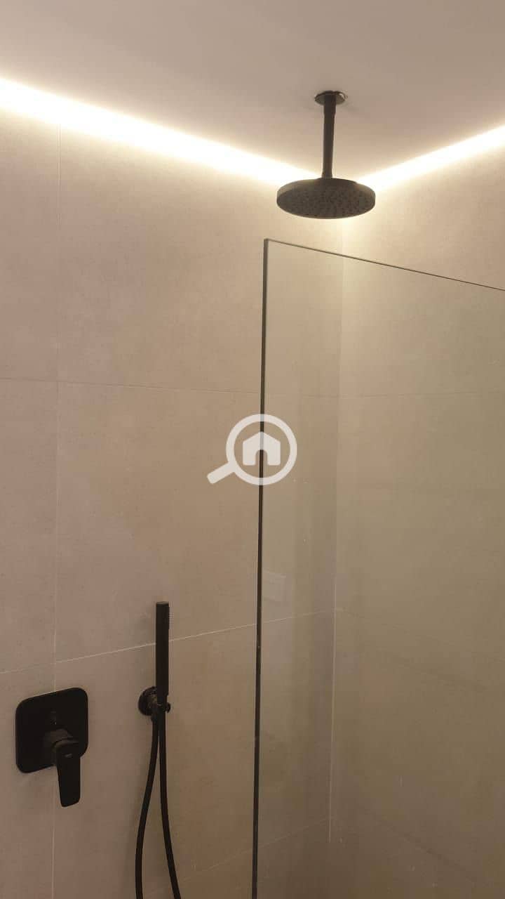 12 4fb36fe3-ee33-4a07-be09-c5af35203a8f. jpeg