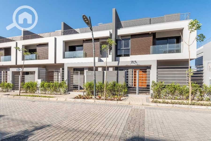 10 f905596c-5dad-445d-ae1c-01a3ace65d42. jpg