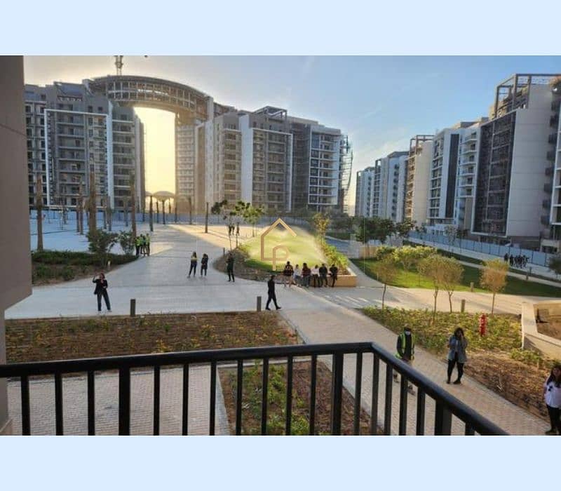 8 8521886-44a7bo. jpg