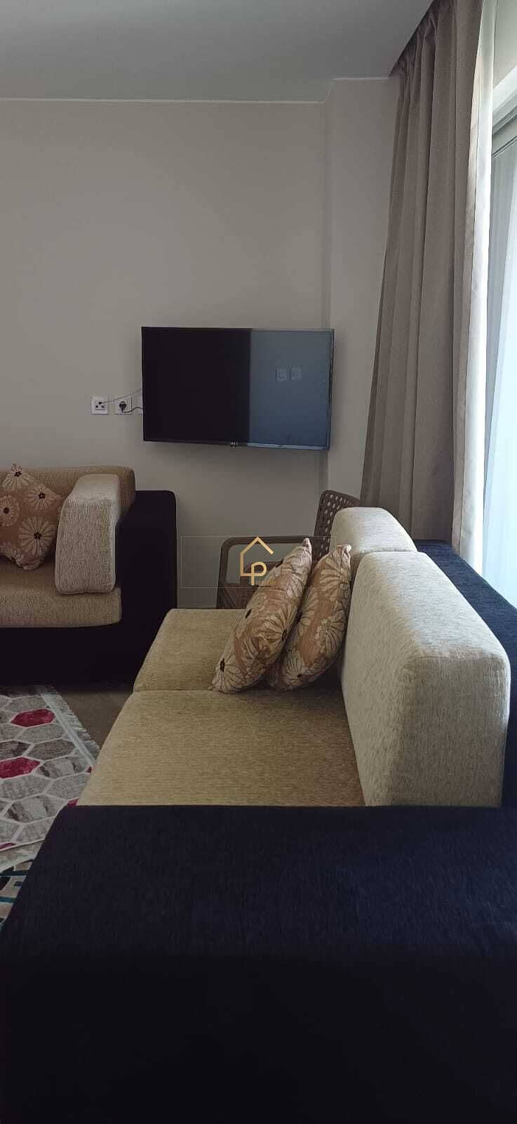 6 b90d5d65-bf88-4c44-9eea-fd43791a1acb. jpg