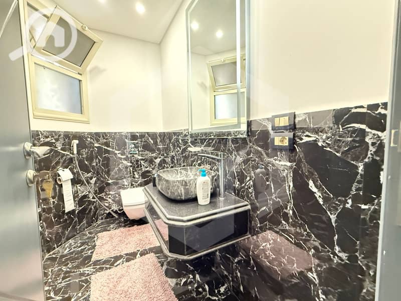 12 Green Hills 12. jpg