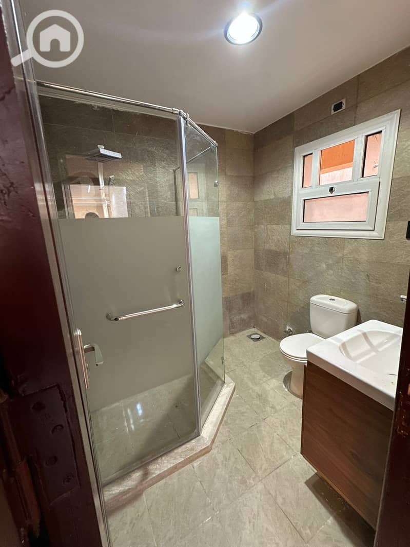 12 8f1650e3-eba5-42de-9cfd-9508c1e23a0a. jpeg