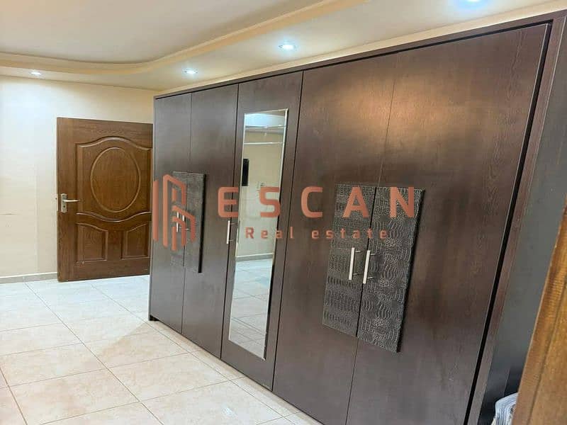 7 e86ff70c-52d5-456e-a889-57fb9f43f8e7_800x600. jpg