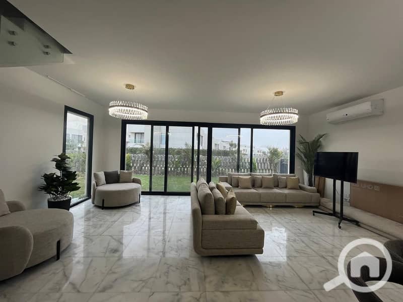 4 f169b1f2-682b-47f4-ad2b-eec3616bec3a. jpeg