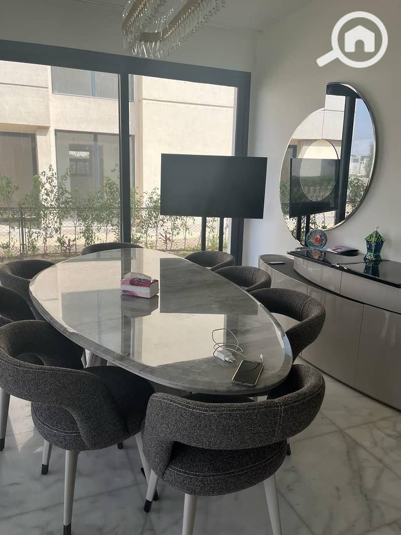 6 20e4e270-cd68-4725-984f-e3e98d559c50. jpeg