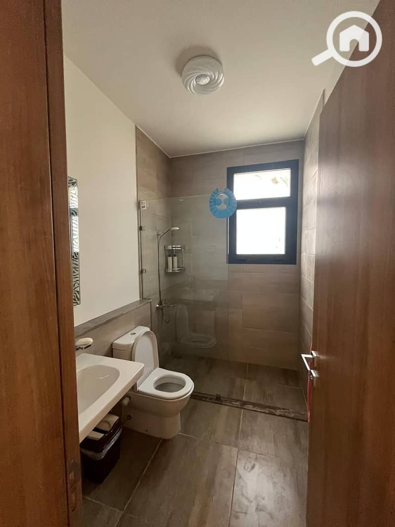 26 be729ed7-40b3-4e82-8a49-7206187fd3f3. jpeg