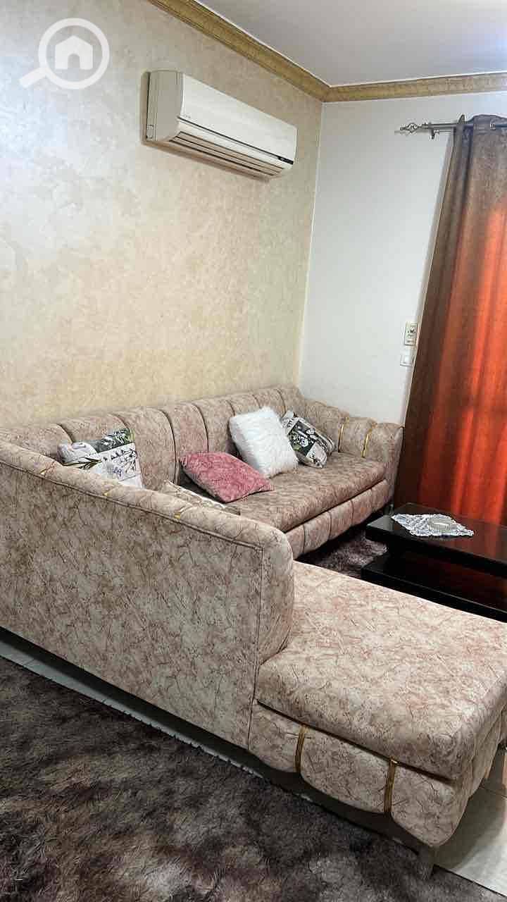 12 332553f8-50e5-4ab2-8bea-eb00515b92ce. jpg