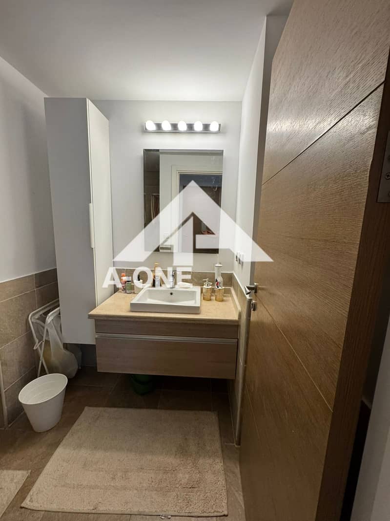 12 6cc4b6e0-3e46-47a6-84ff-62d5cc964cde. jpg