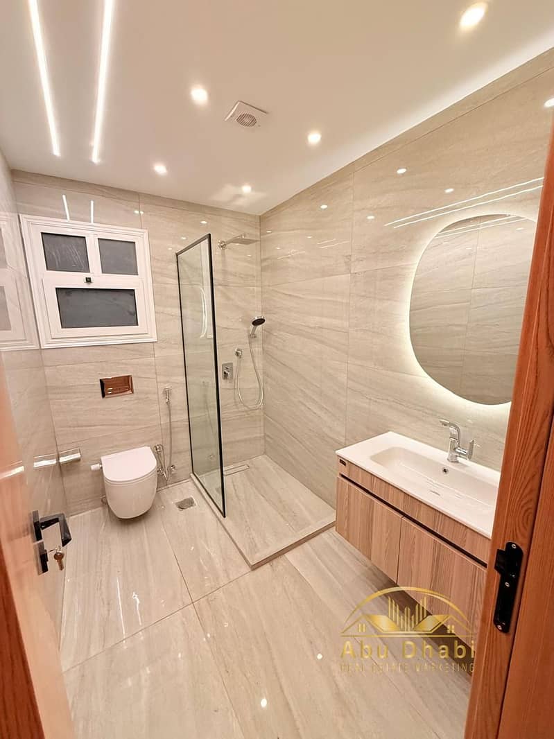 9 56f272c0-57f1-4037-b949-3dcf40e49d1e. jpg