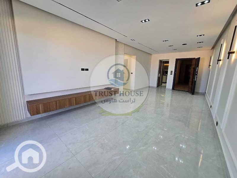 10 WhatsApp Image 2025-11-28 at 19.42. 46. jpeg