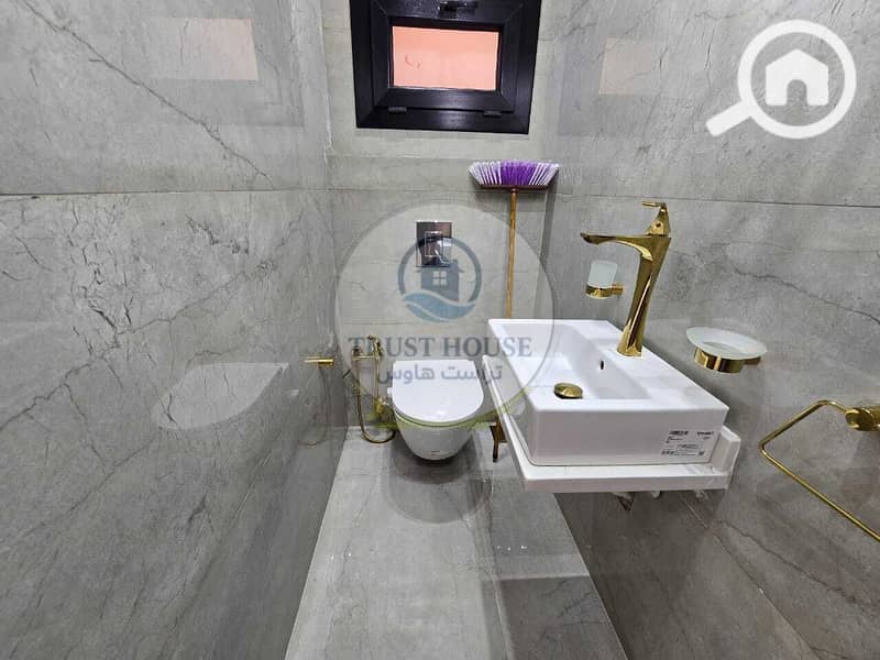 11 WhatsApp Image 2025-11-28 at 19.42. 47 (1). jpeg