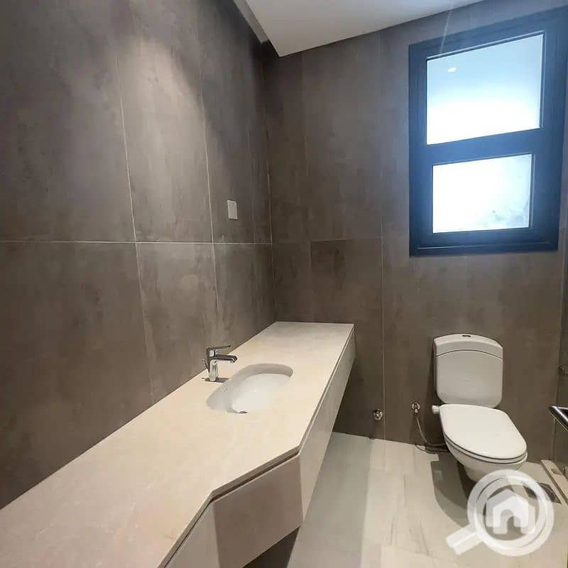 8 32594359-800x600. JPG