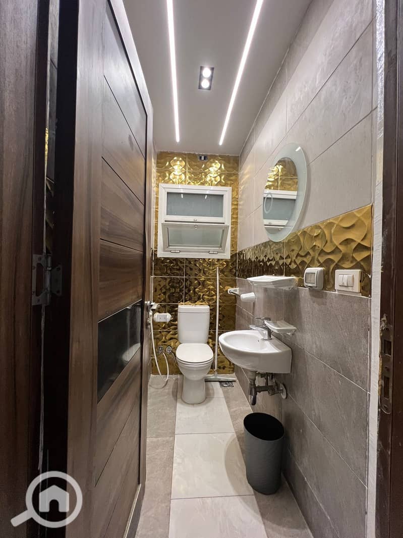 7 8b23280b-4360-4f87-a314-23f45b461911. jpeg