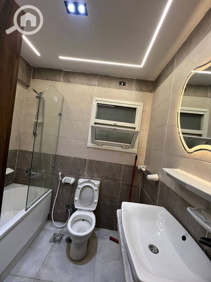 9 dc1c62a5-d00b-41b9-82ef-0df242b7b1ae. jpeg