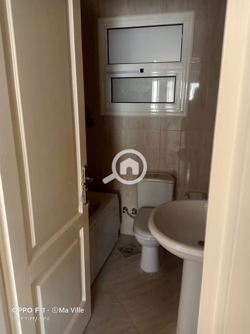 8 c96ba295-ace3-4c75-8edf-c279e16d479a. jpg