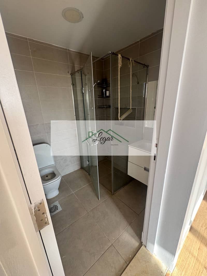 10 6027a0e9-aeb1-4bd1-85a4-eb4596952a4a. jpg