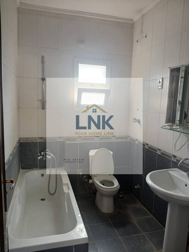 9 373c5d53-8fa4-41f4-aefb-bbeabd5f46d2. jpg