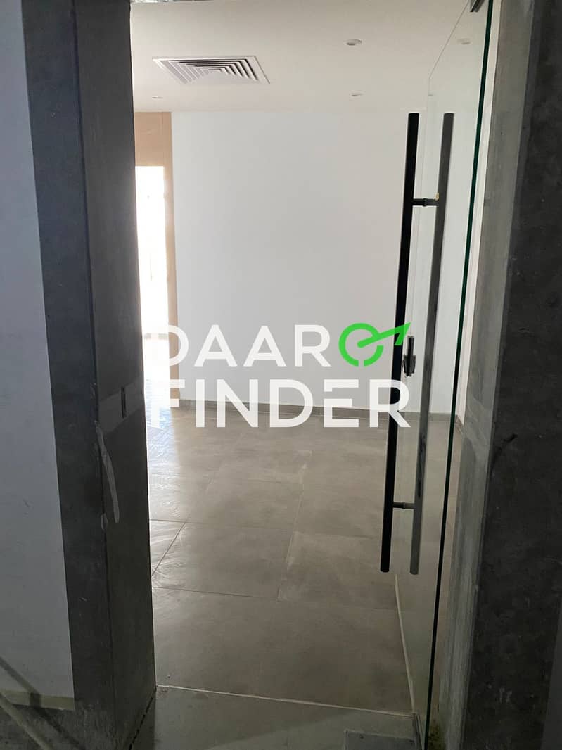 12 83a3a39a-9663-48f1-98d8-cfea6fc600aa. jpg