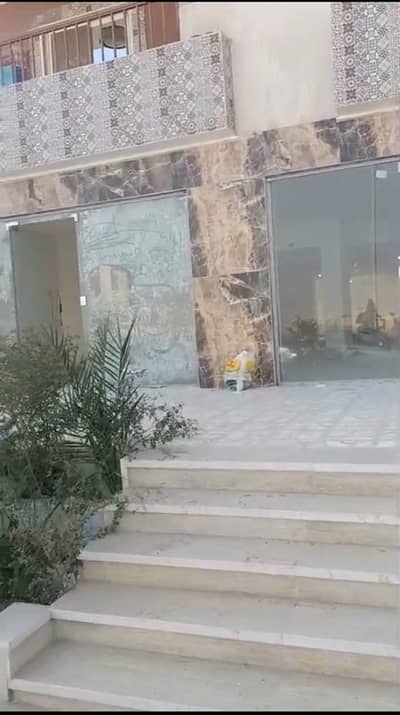 Retail for Rent in Mokattam, Cairo - محل ٢٨٠ متر بالتراس للايجار