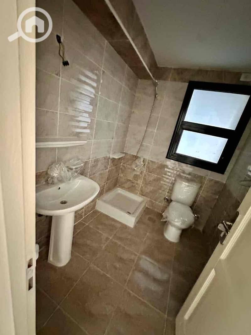 8 94bdcacd-a8db-4c9b-906b-343a3b4991f9. jpg