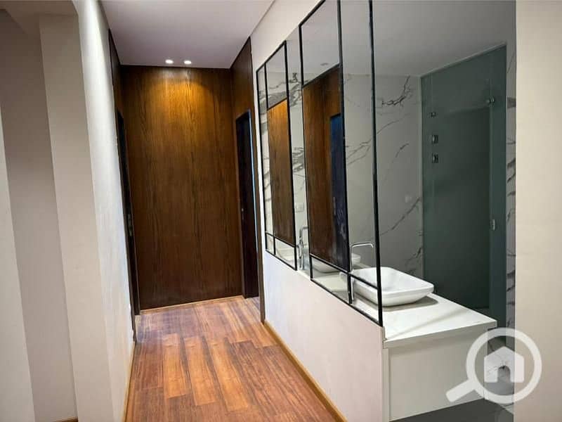 8 232d0d46-fec2-4fe5-83f3-d397e9aae107. jpg