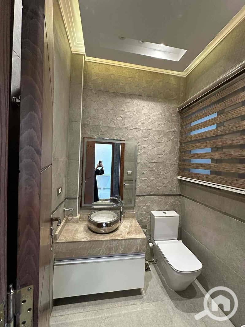 32 eae4b2d5-5118-467a-aa79-fd209b11b367. jpg