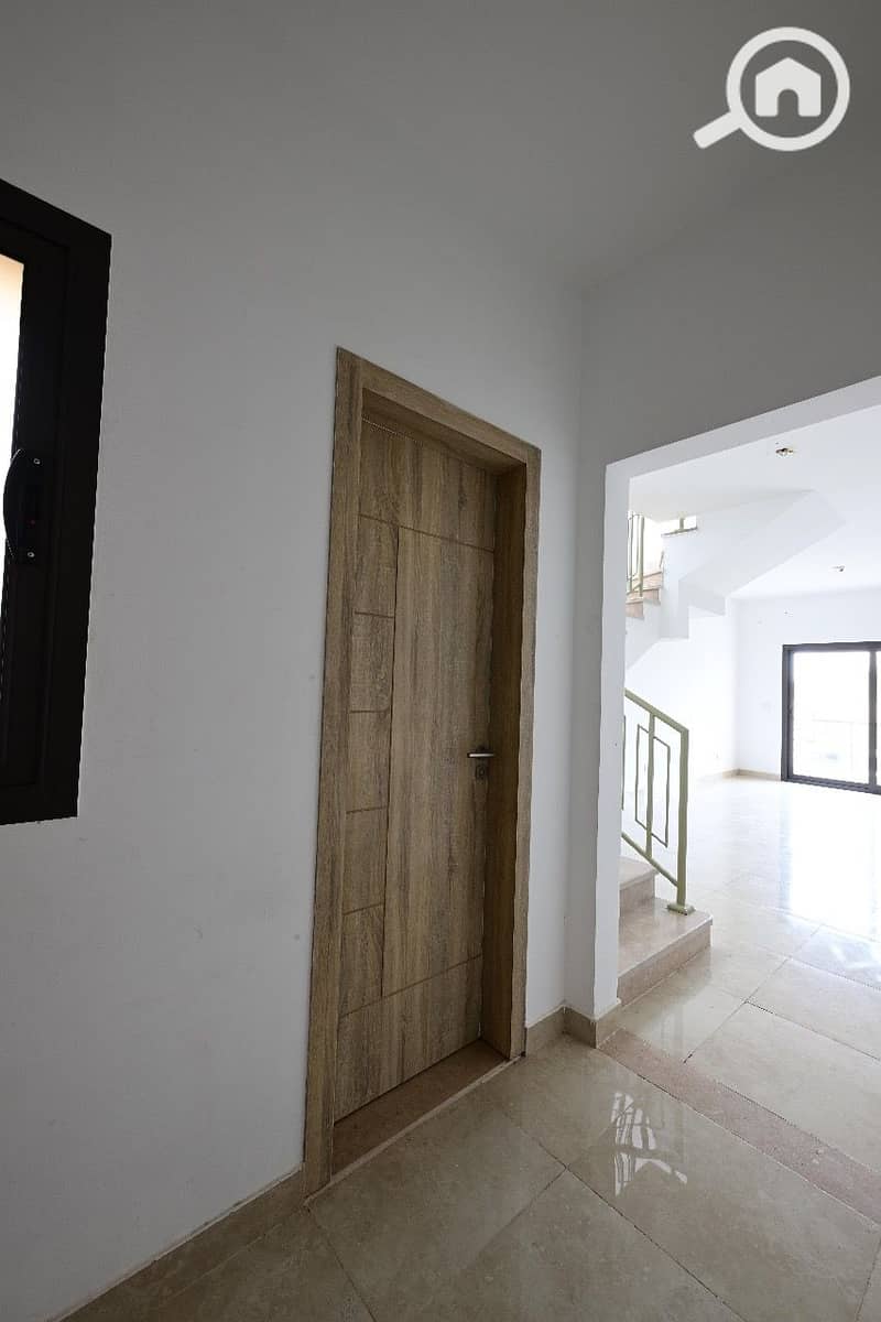 15 48be294e-237d-47a9-9aa0-3c9cf207140a. jpeg