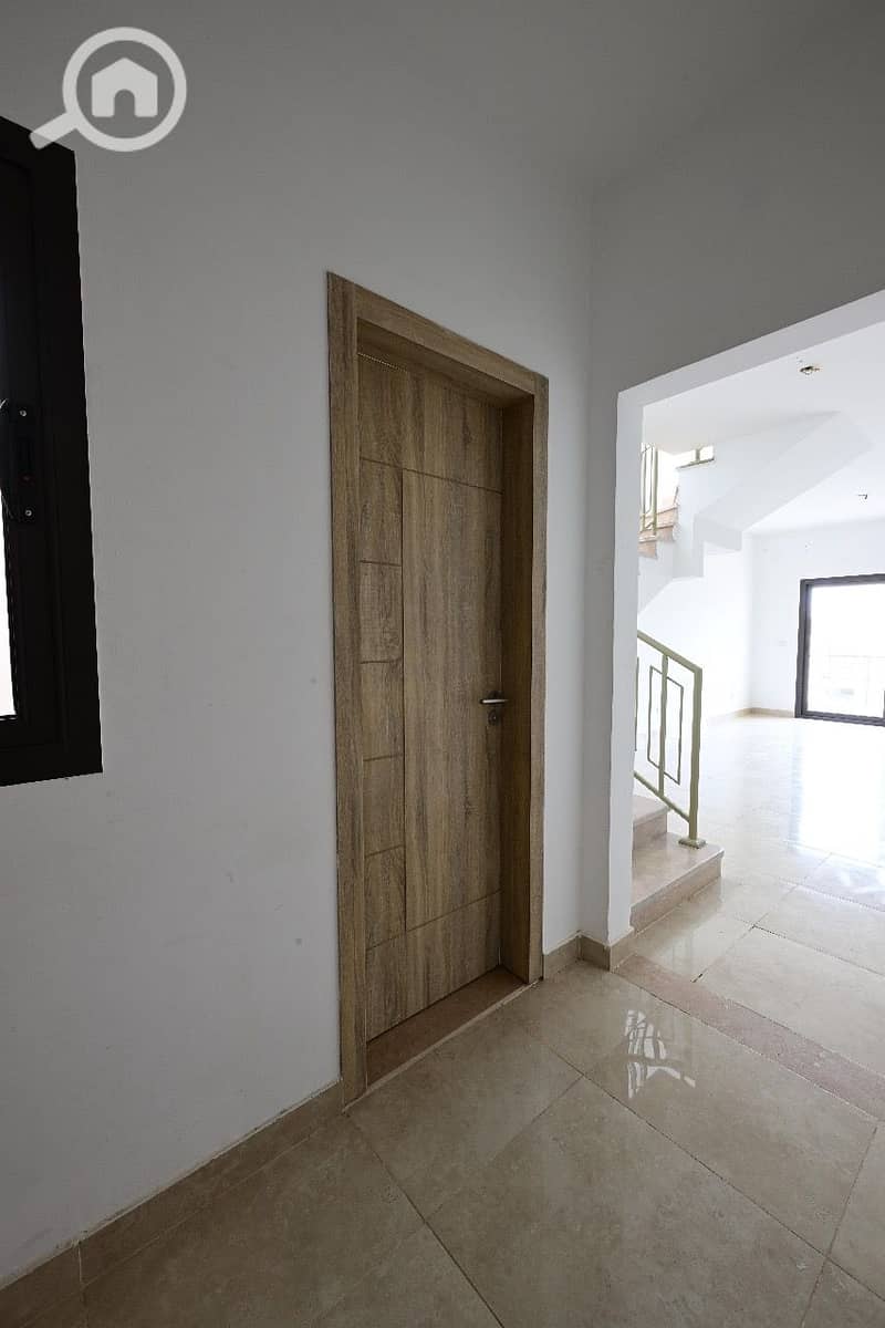 16 0827c9f8-ed2d-4f8c-9470-d937247d9d18. jpeg