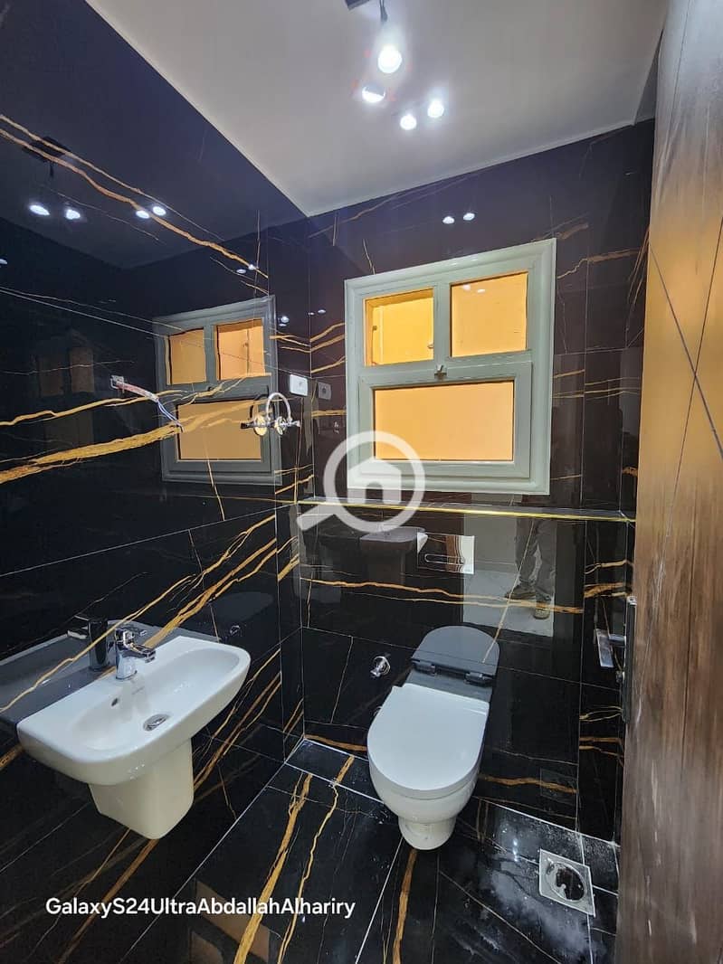 2 2eec3e80-7cd6-4ed3-947a-c0d054e7c7a5. jpg