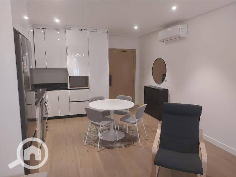 10 b00d3d61-0c88-49d0-a39b-983aeb4f39c2. jpg