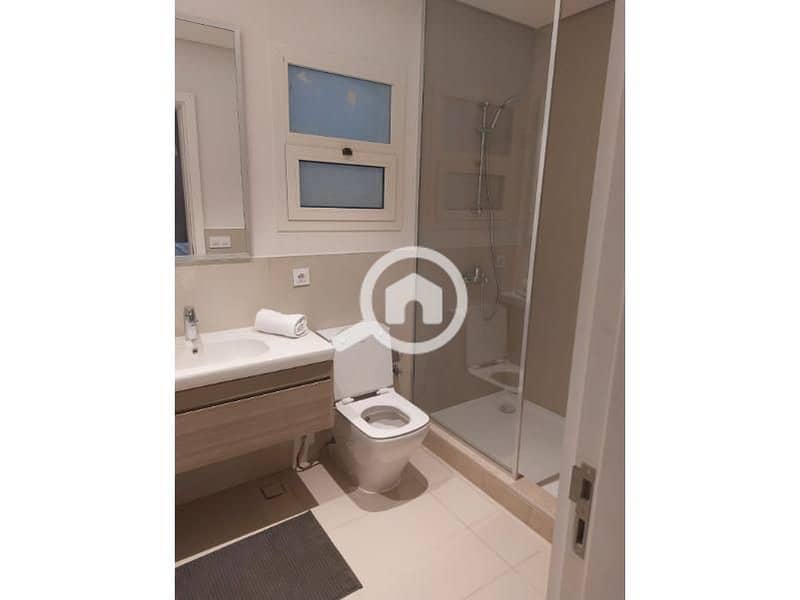 12 e213b169-9a00-4e72-bbd4-e9c93a32e9da. jpg