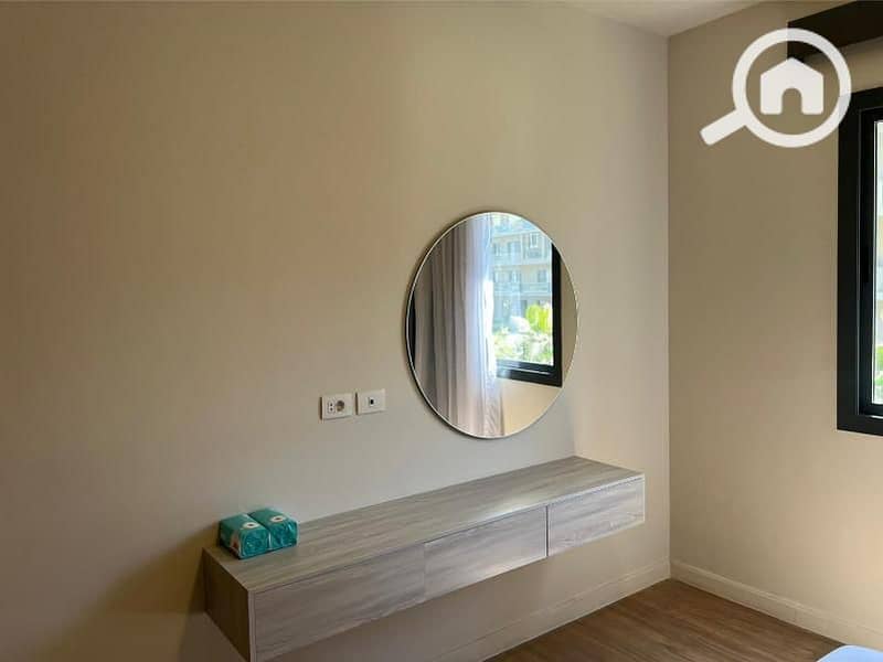 12 20606e46-3359-49a3-bc84-8ae94f63c14d. jpg