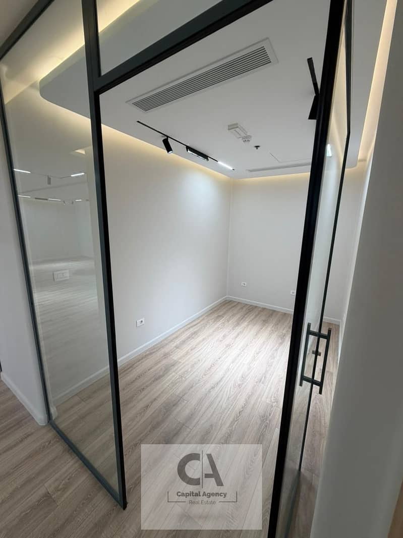 6 e593fb53-1117-4d15-b4ca-b12641656d54. jpeg