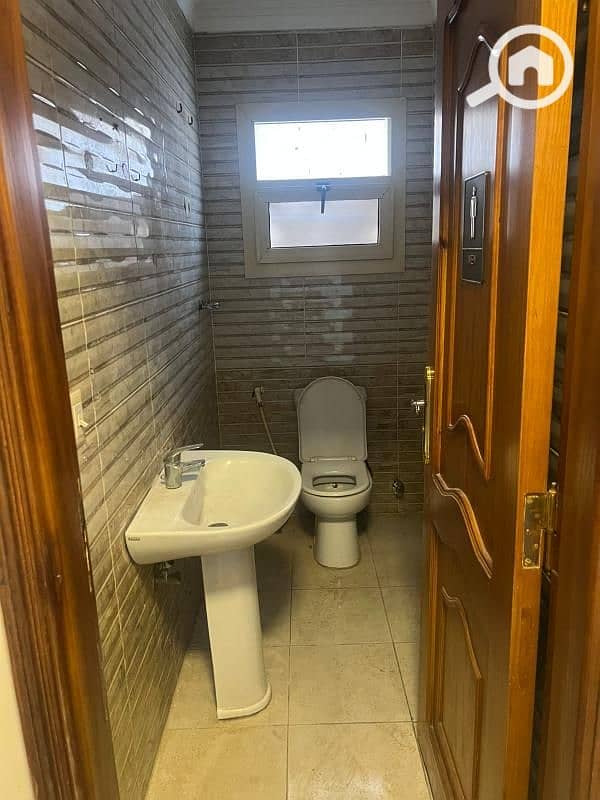 18 4d90c9a4-315a-40f1-b35c-0a73365a0cdb. jfif. jpg