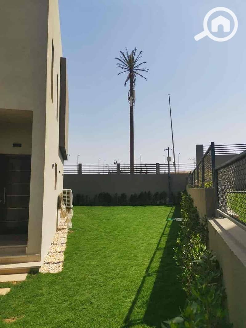 9 93ee46ed-a451-451c-b1dd-8987cc6b8db2. jpg