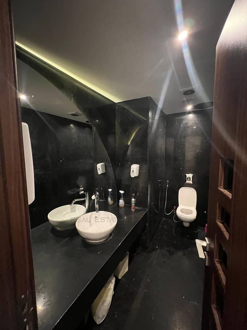 8 75dc65b1-5f50-49d4-9258-03e64fa70bc6. jpg