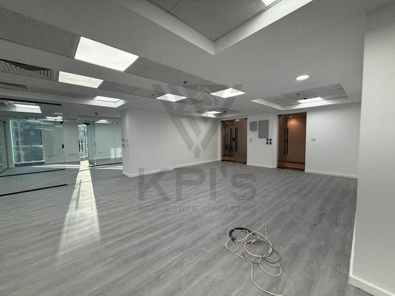 4 e8bc8e4d-6236-4c21-adf4-e47b563689e5. jpg