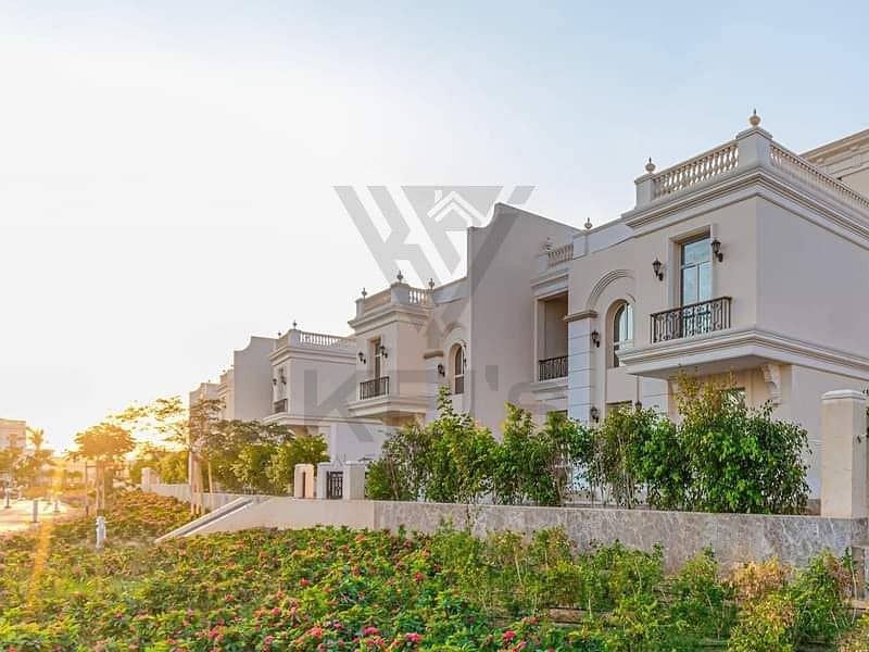 16 Photographer1. jpg