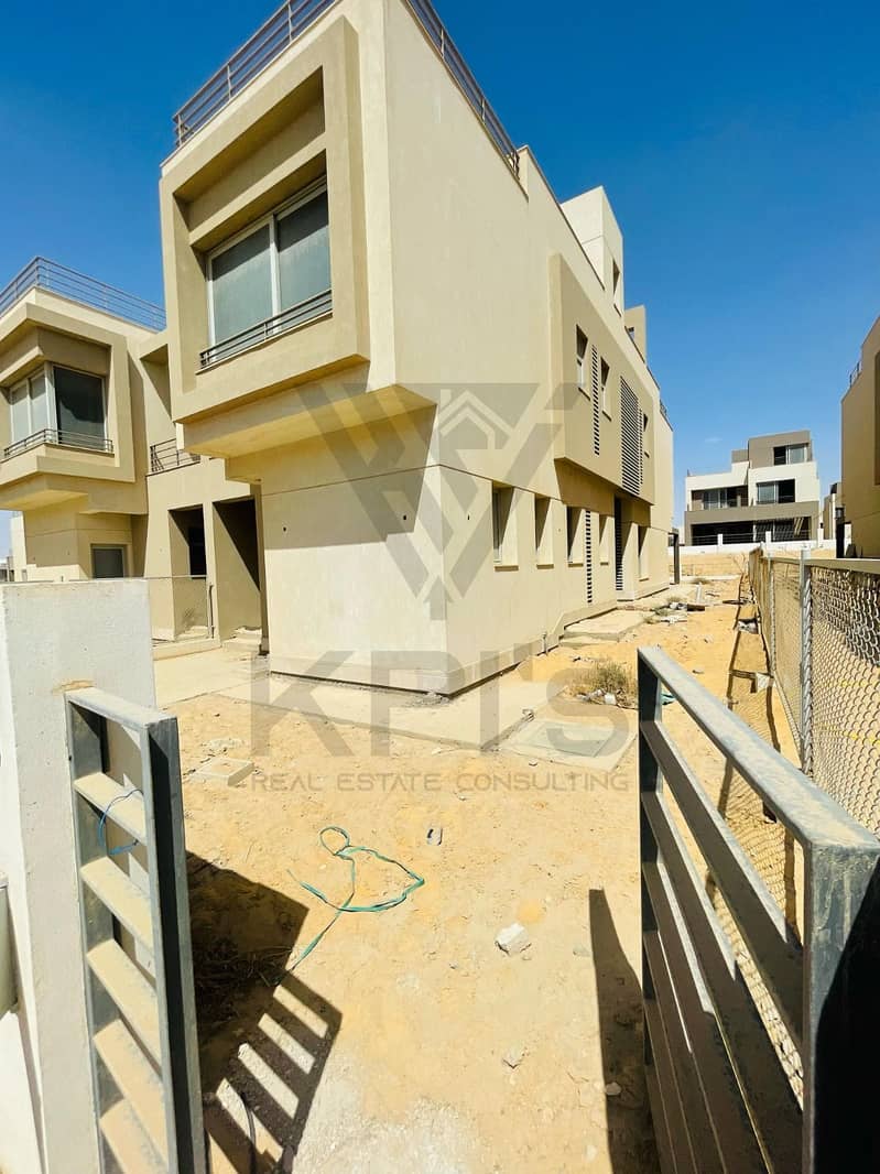 3 WhatsApp Image 2025-12-18 at 20.29. 00_fb95c3c8. jpg