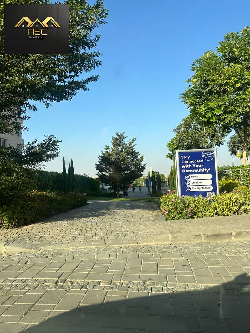 12 29c79381-dce0-40d4-b652-54f1d1934554. jpg