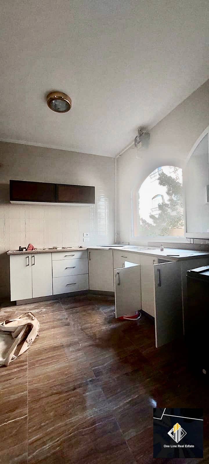 10 5f87ea93-87f4-4c9e-a648-51f9936ca9c2. jpeg